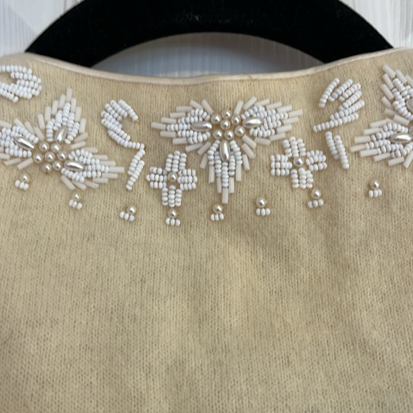 Vintage Cream & White Floral Beaded Cropped Knit Cardigan Sweater - Hong Kong - Picture 12 of 16
